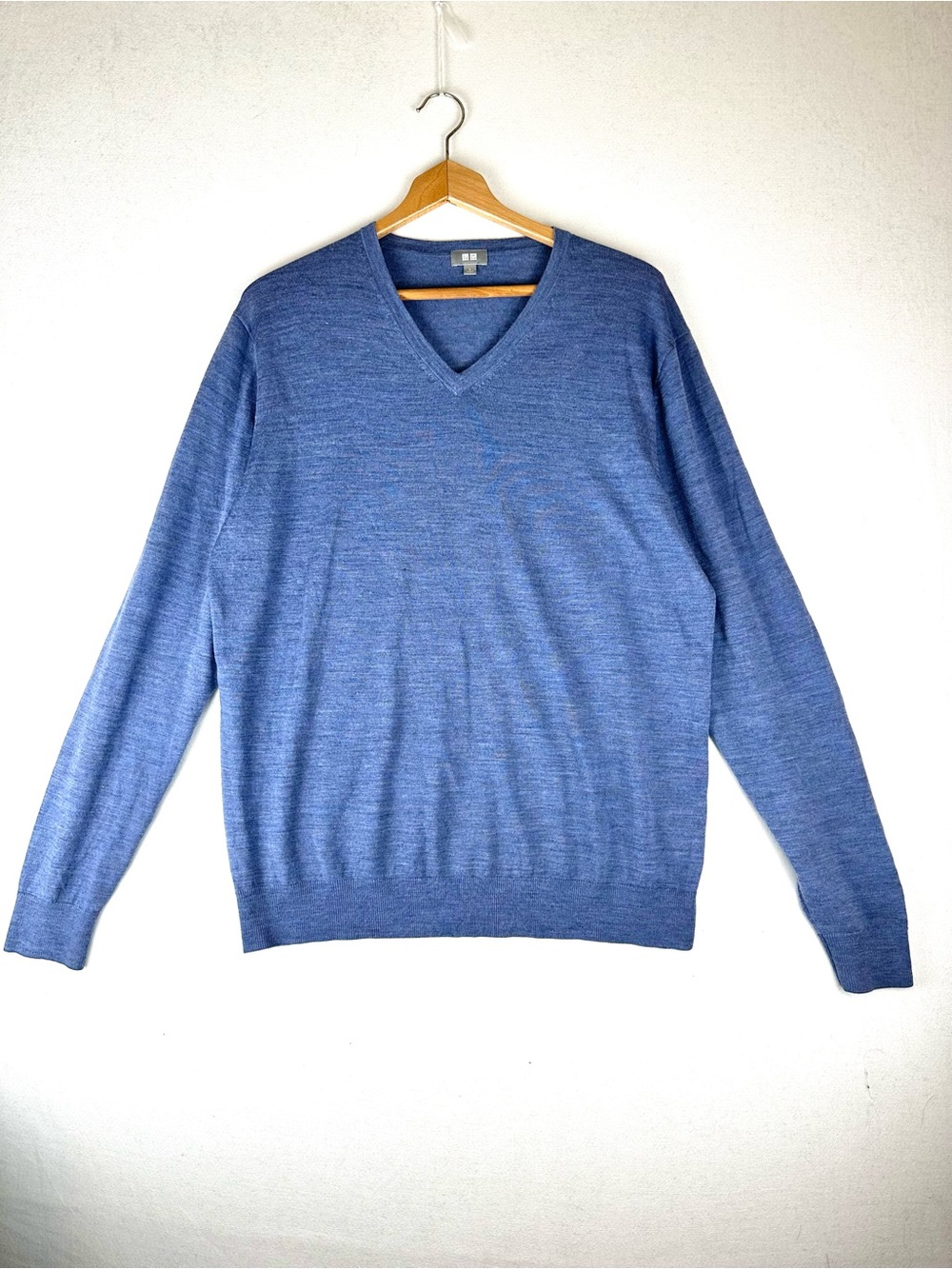 Uniqlo Fine Gauge Wool Pullover V-Neck Sweater Business Casual Preppy
